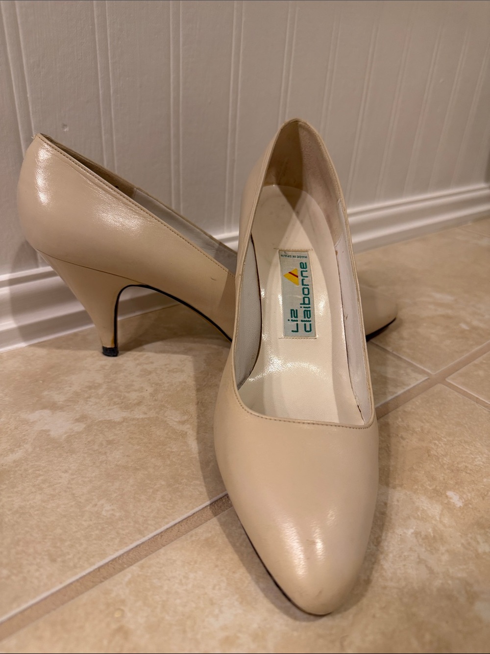 Liz Claiborne Nude/Cream Pointed-Toe Mid Heel Pumps